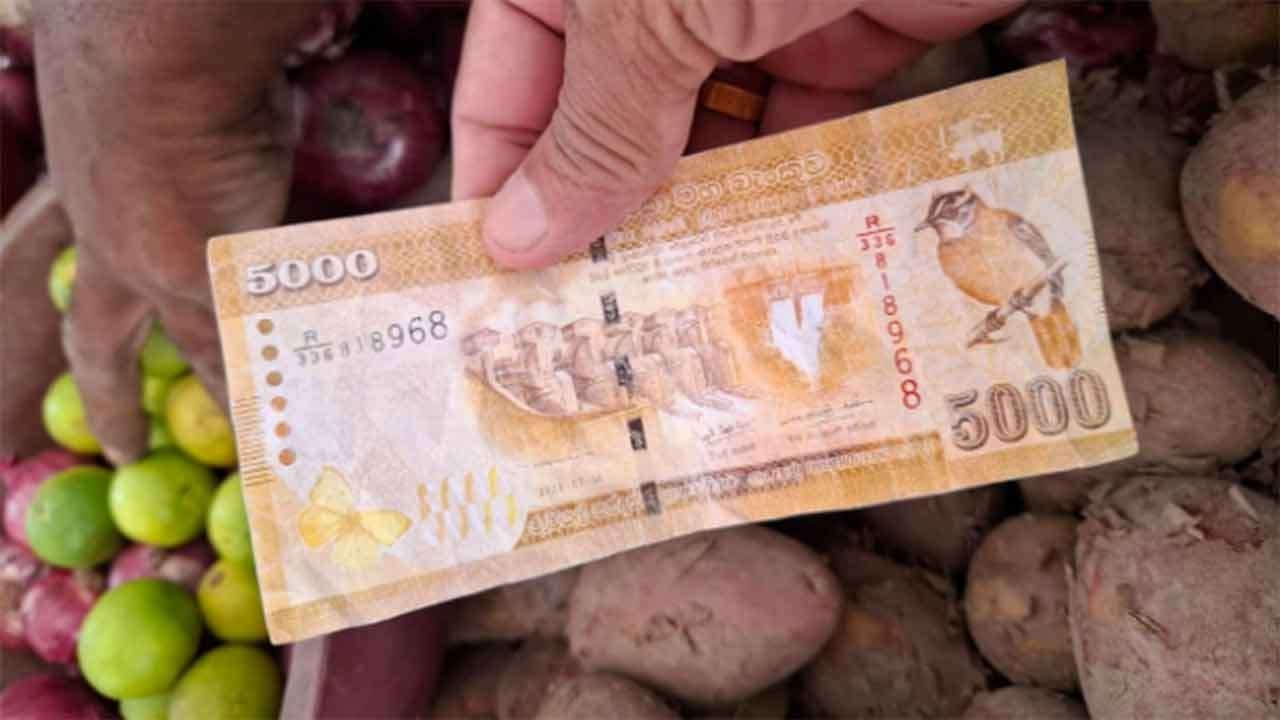 மரக்கறி வியாபாரியிடம் போலி ,5000 ரூபா வழங்கி மோசடி; நபர் தப்பியோட்டம்!