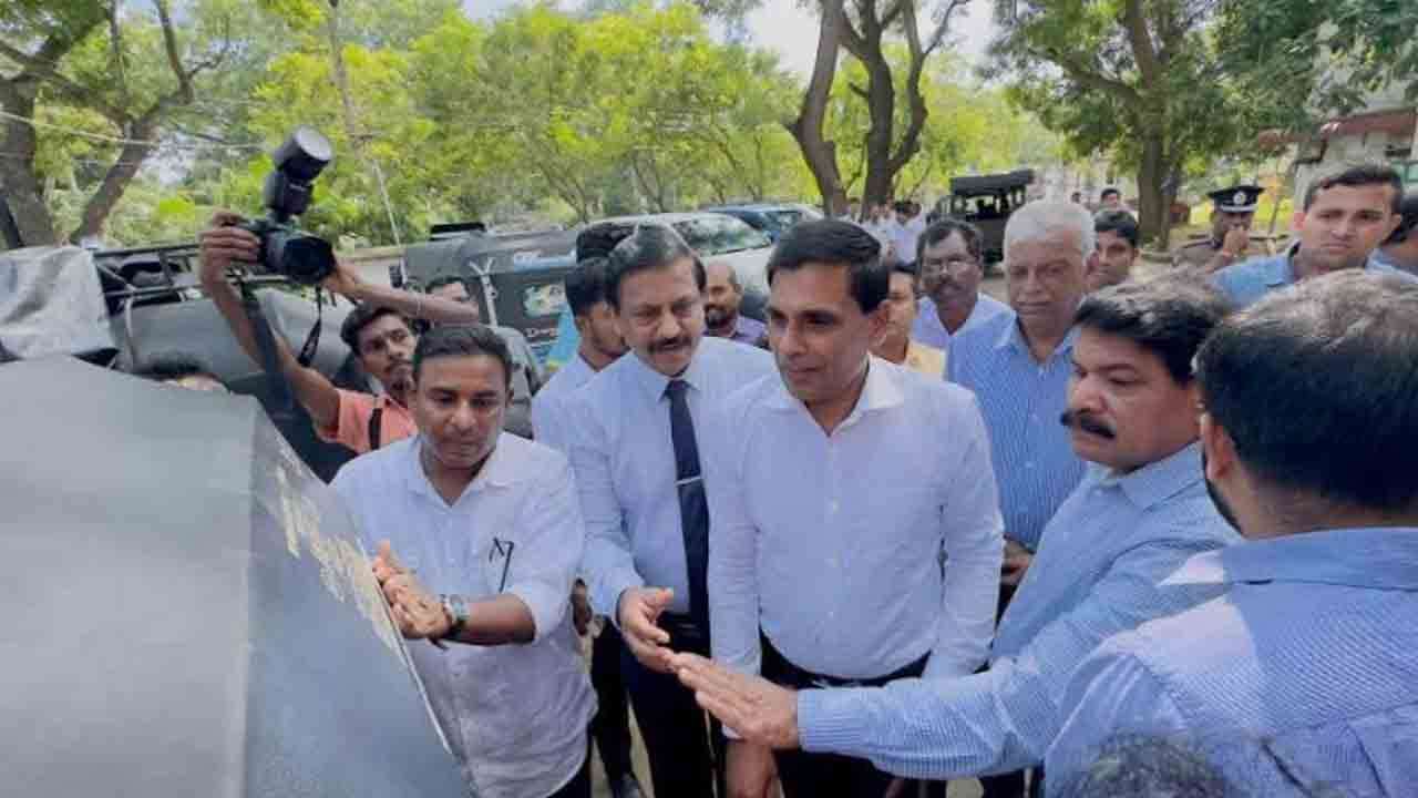 விழிப்புணர்வு ஸ்டிக்கர் ஒட்டும் நிகழ்வு