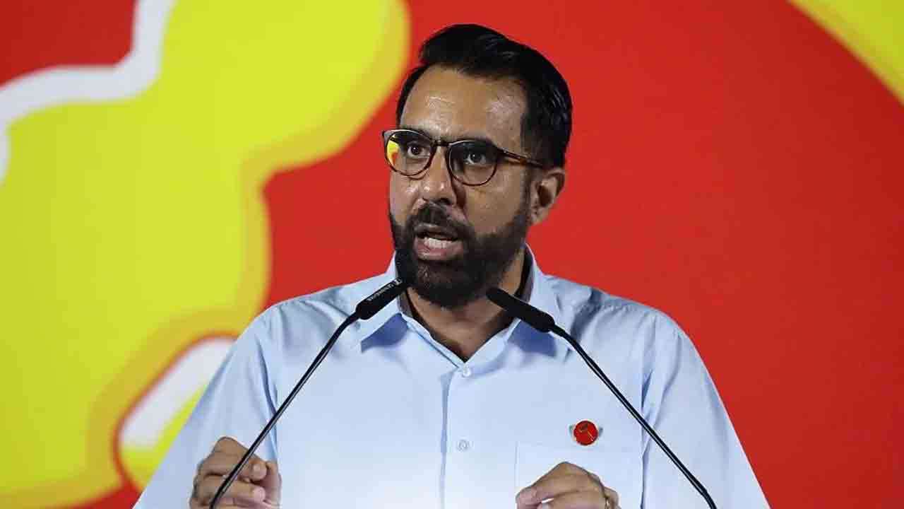 சிங்கப்பூர் எதிர்க்கட்சித் தலைவர் பிரீதம் சிங் பதவி நீக்கம்!