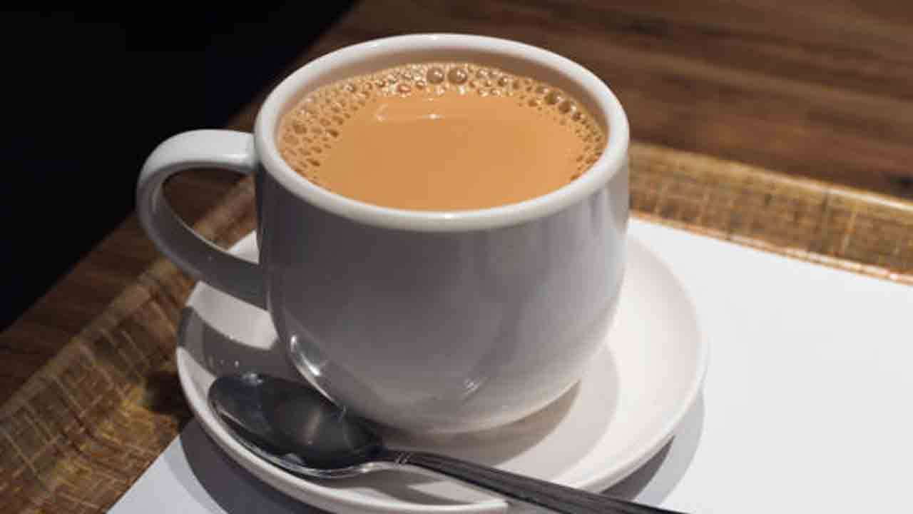  பால் தேநீரின் விலையை குறைக்க தீர்மானம்