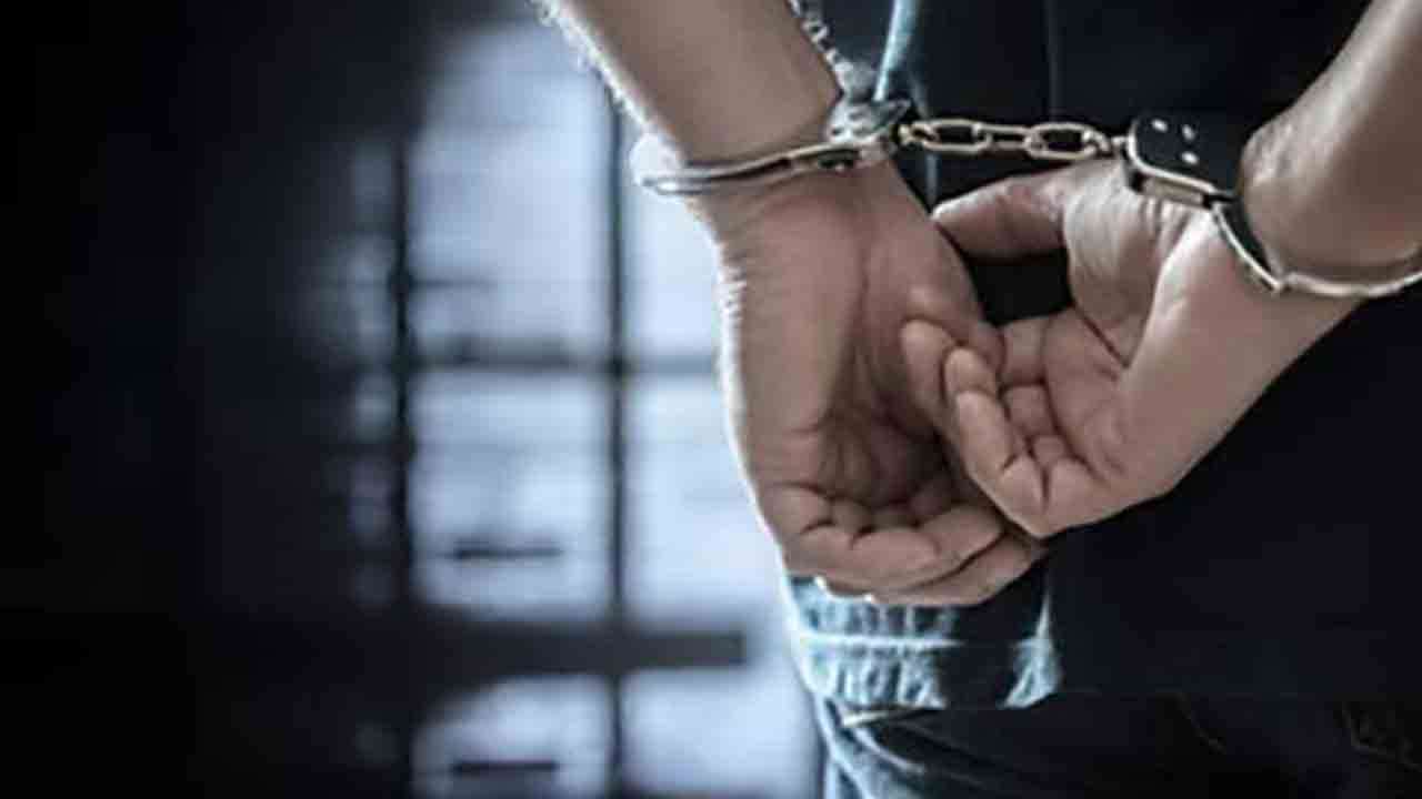 பேராதனை பல்கலை மாணவர்களை தாக்கியோர் கைது