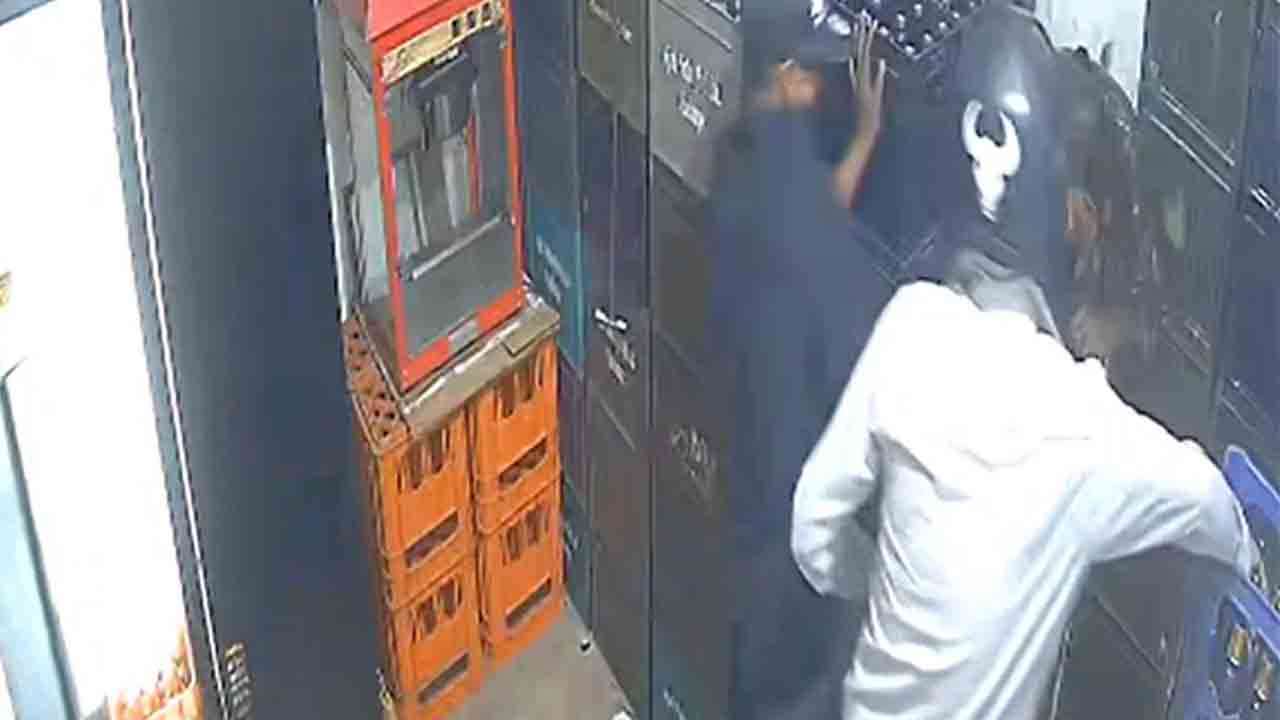 மட்டக்களப்பில் மதுபானசாலை முகாமையாளர் மீது கொடூரத் தாக்குதல் 