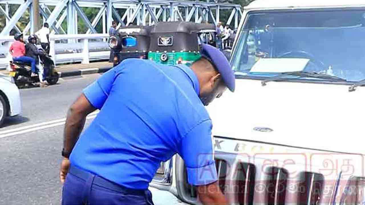 களு கங்கையில் 32 வயது கணக்காளரை தேடும் பொலிஸார்