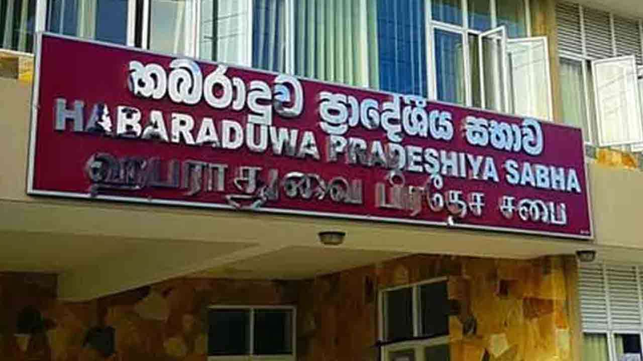 ஹபராதுவை பிரதேச சபையின் தவிசாளர் இராஜினாமா