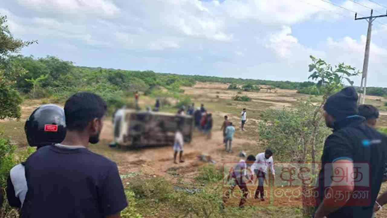 வேகக் கட்டுப்பாட்டை இழந்த வாகனம் விபத்து - மூவர் காயம்