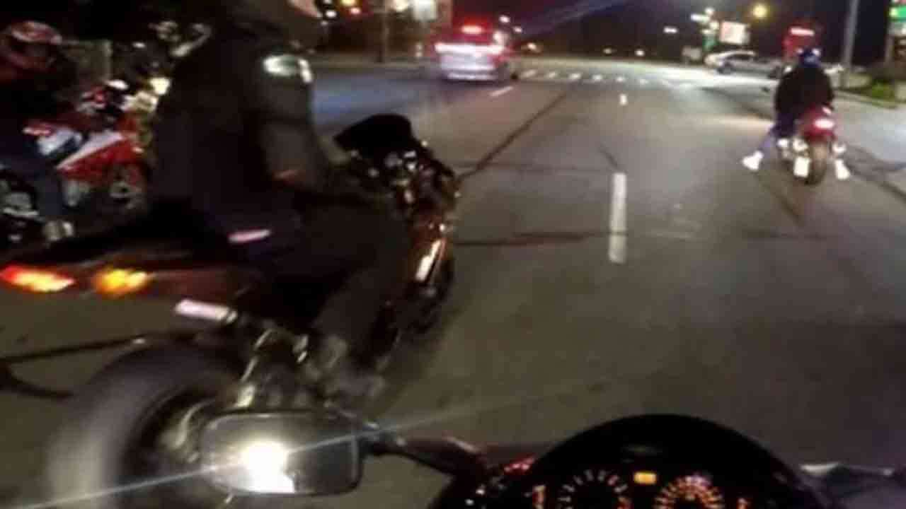 10 மோட்டார் சைக்கிள்களுடன் இளைஞர்கள் கைது