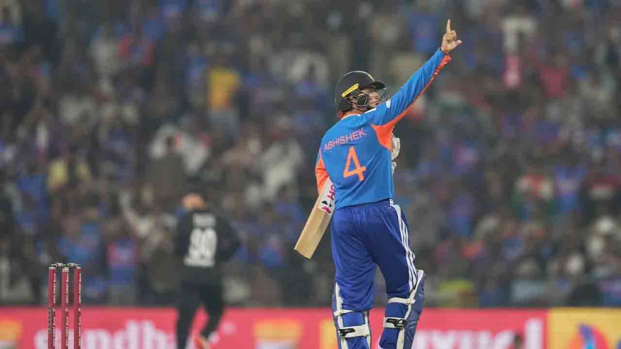 ரசலின் சாதனையை முறியடித்த அபிஷேக் சர்மா!