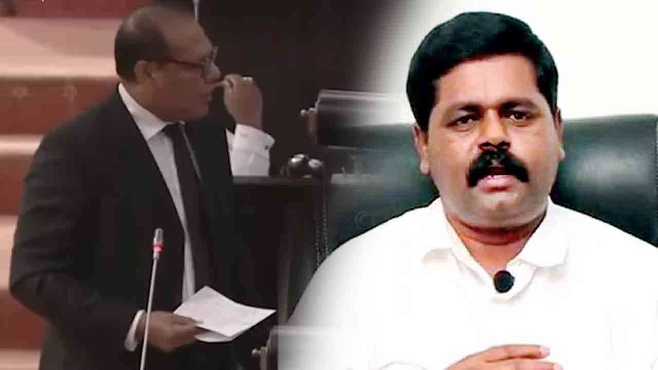 ஶ்ரீதரன் உடன் பதவி விலக வேண்டும் - தயாசிறி 