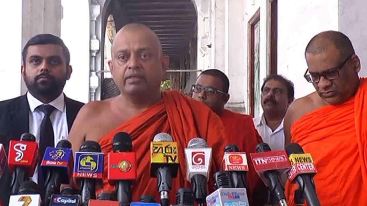 உலப்பனே தேரர் CID யில் இருந்து வௌியேறினார்