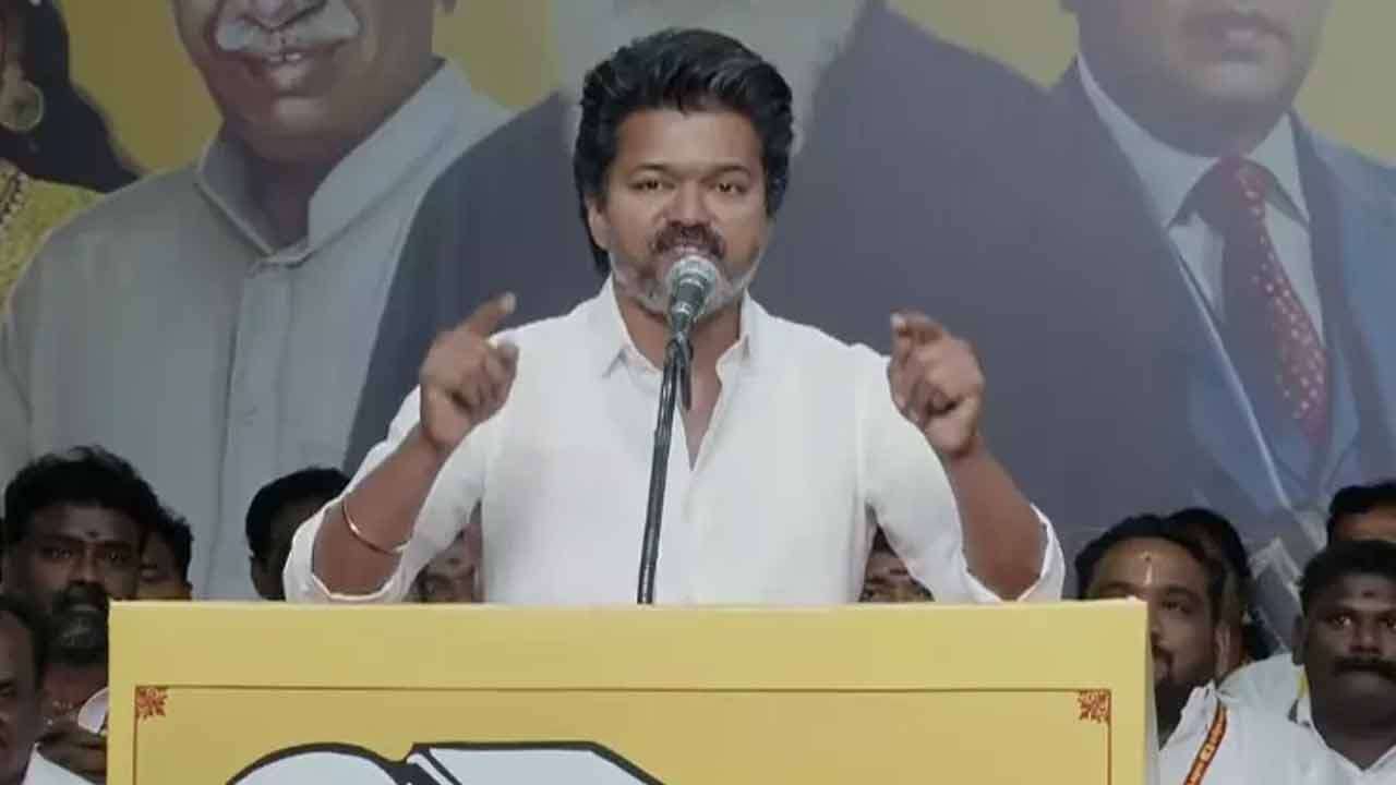 அழுத்தத்திற்கு அடங்கிப் போகும் ஆள் நான் இல்லை - விஜய்