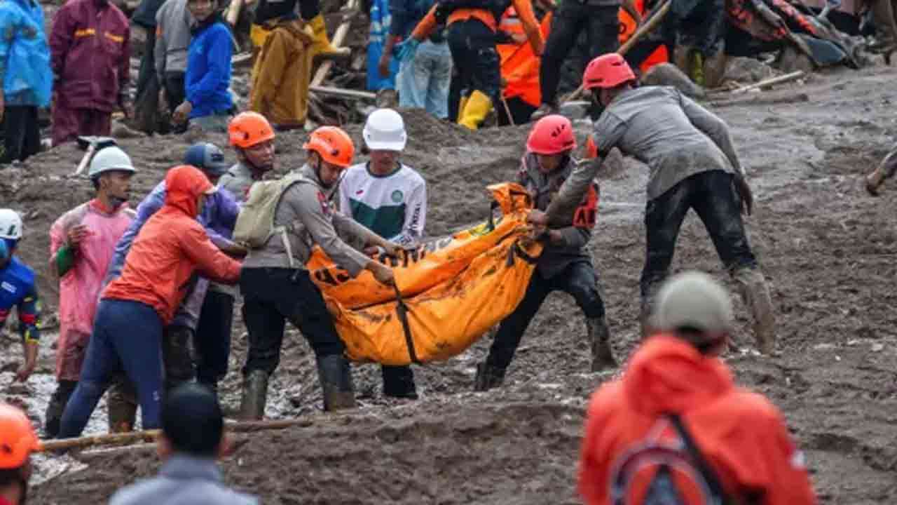 இந்தோனேசியா நிலச்சரிவு: பலி எண்ணிக்கை 25 ஆக உயர்வு