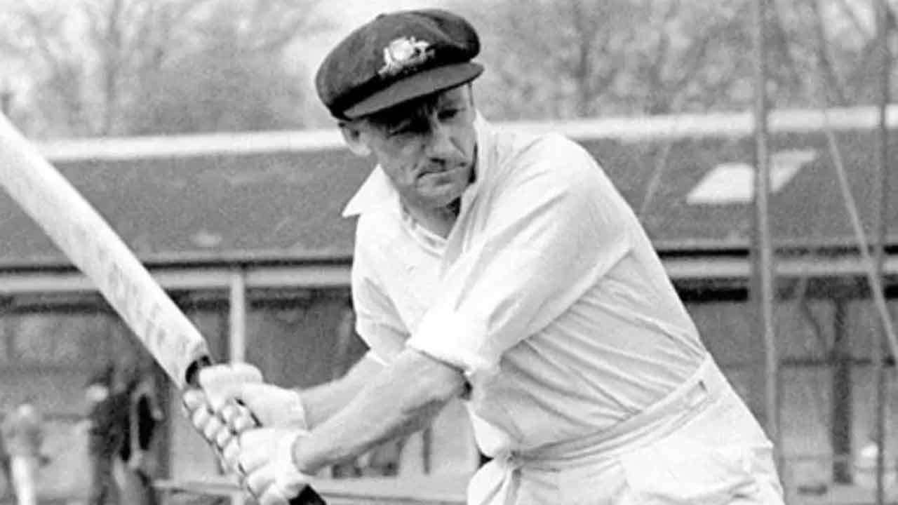 கிரிக்கெட் ஜாம்பவான் பிரெட்மேன் அணிந்த தொப்பி பல கோடிக்கு ஏலம்!