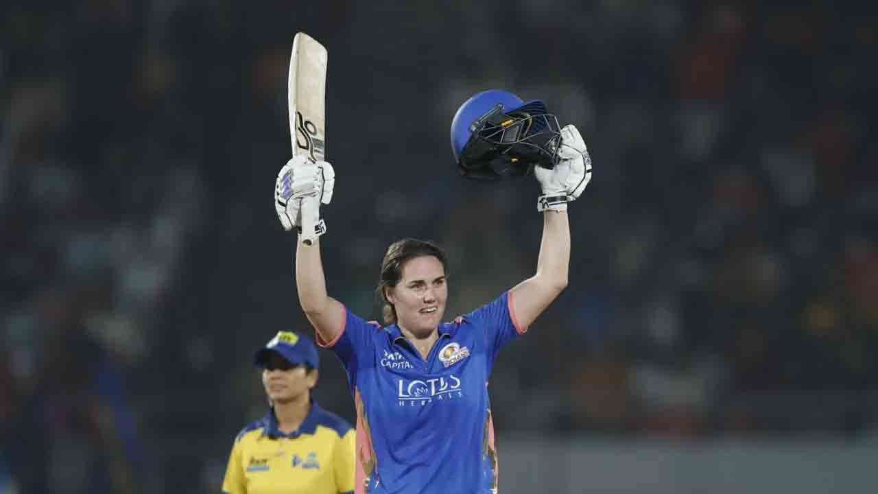 முதல் சதத்தை பதிவு செய்த மும்பை இந்தியன்ஸ் வீராங்கனை