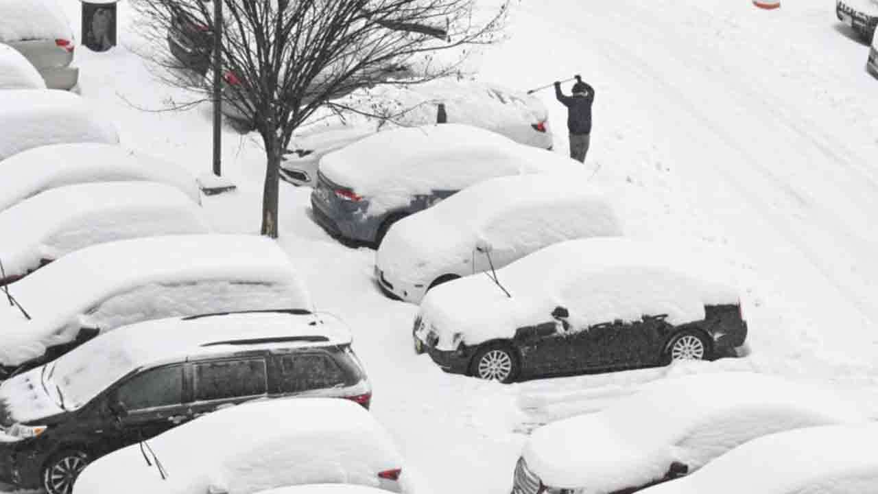 அமெரிக்காவை உலுக்கும் கடும் பனிப்புயல்: 30 பேர் பலி