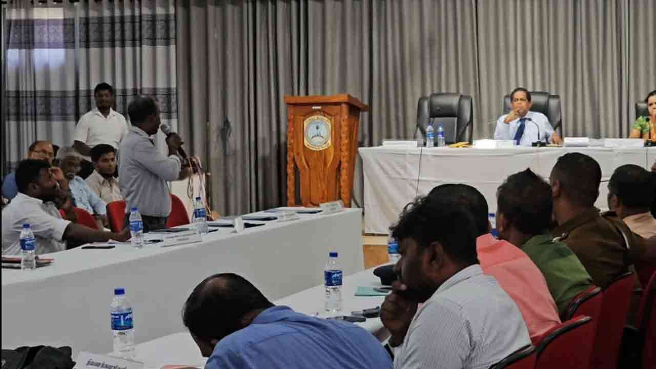 இராணுவ முகாமை அகற்றுமாறு பவானந்தாஜா எம்.பி கோரிக்கை!