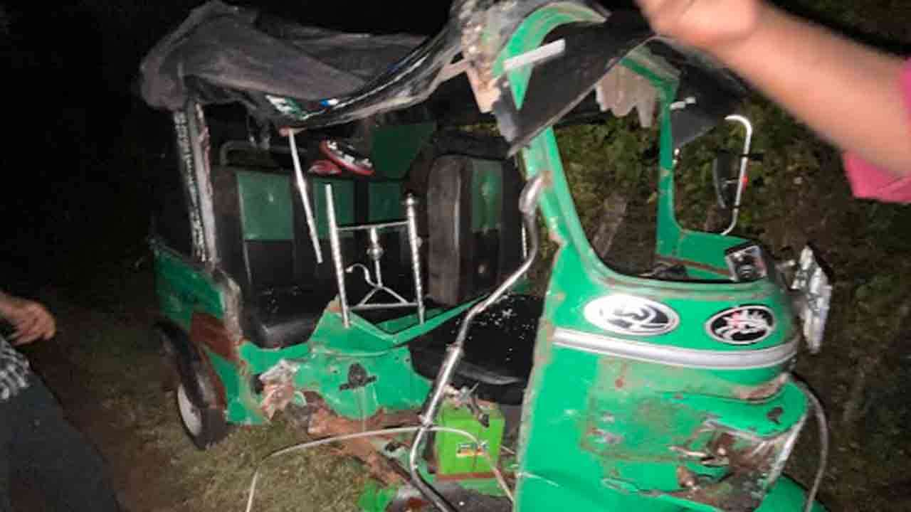 வவுனியா பூந்தோட்டம் வீதியில் விபத்து - பலர் காயம்