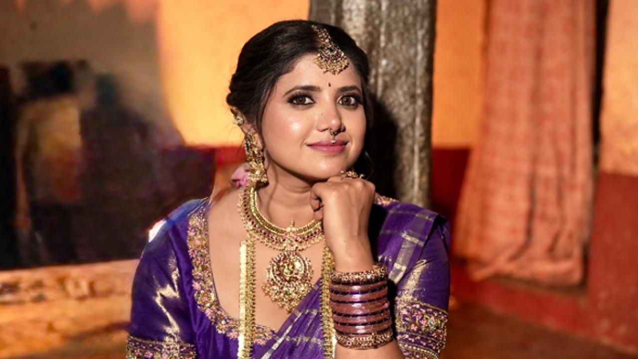 திடீரென பெயரை மாற்றிக்கொண்ட பிரபல நடிகை! 