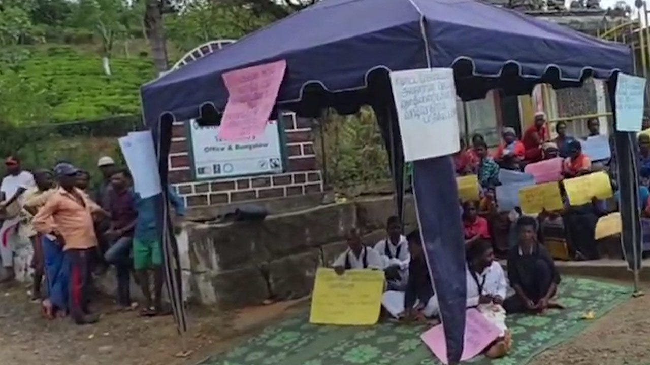 பணி நீக்கப்பட்ட 8 பேரையும் மீண்டும் இணைக்கக் கோரி போராட்டம்!