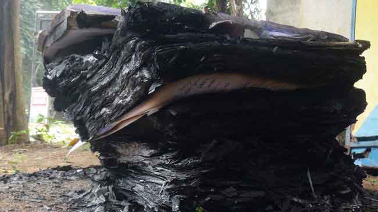 கைப்பேசியால் தீக்கிரையான வீடு .! A/L மாணவியின் கனவுகள் சாம்பல்!