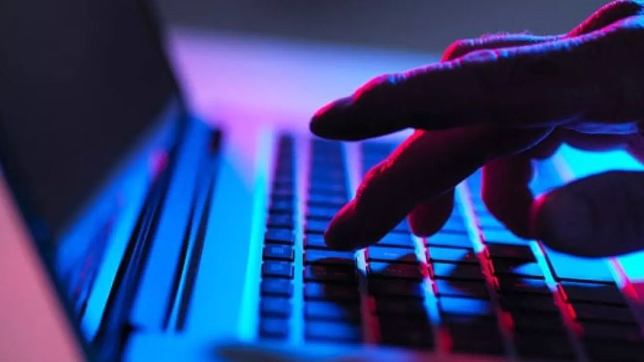 ஆபாச வீடியோ தேடியவருக்கு அதிர்ச்சி!