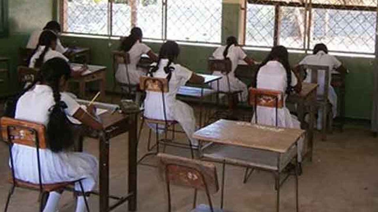 O/L பரீட்சையில்  சித்தியடைந்த 300 மாணவர்களுக்கு நிதியுதவி