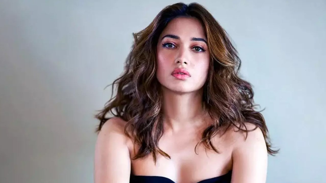 சம்பளம் வாங்காமல் பாலிவுட் படத்தில் நடித்திருக்கும் தமன்னா!