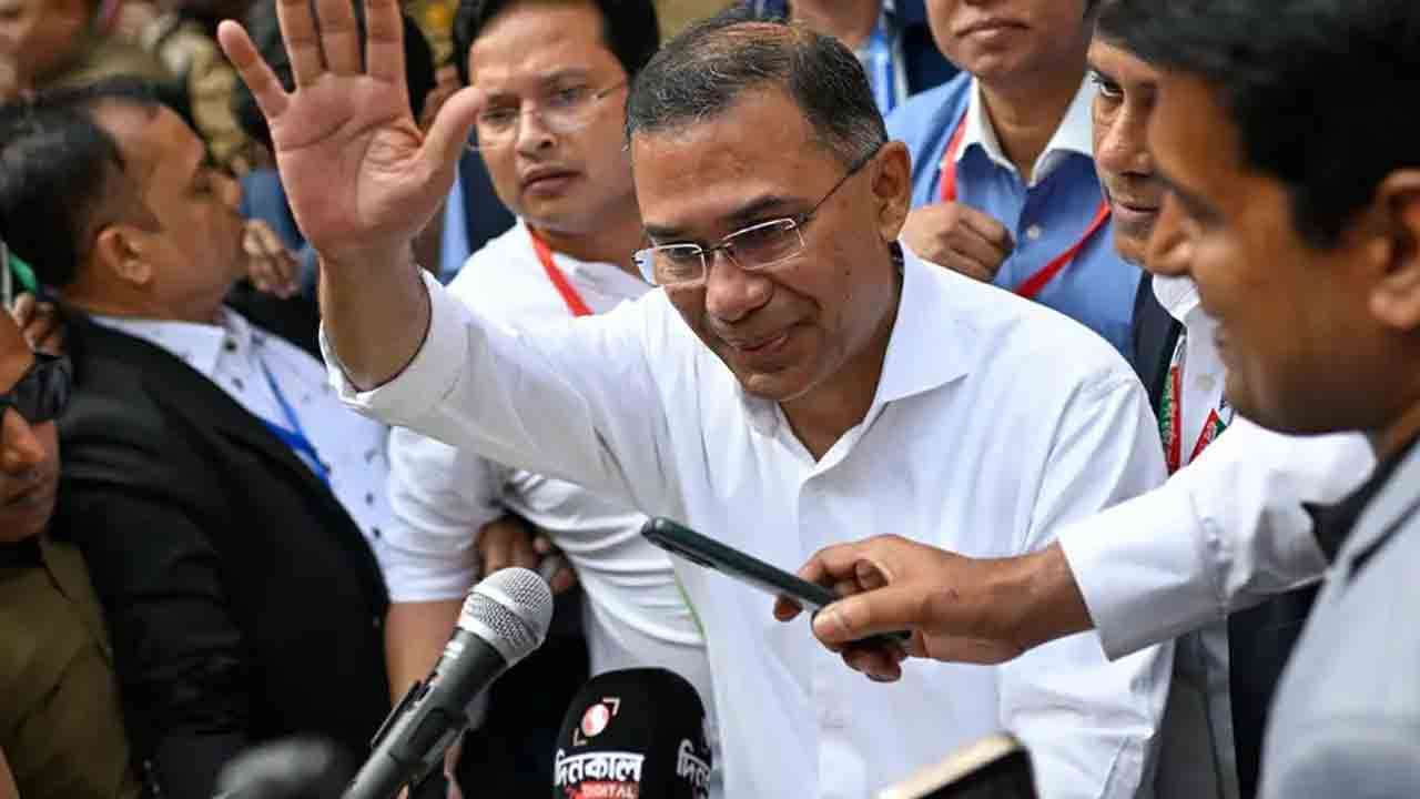  பெரும்பான்மையை கைப்பற்றியது தாரிக் ரஹ்மான் தலைமையிலான பிஎன்பி 