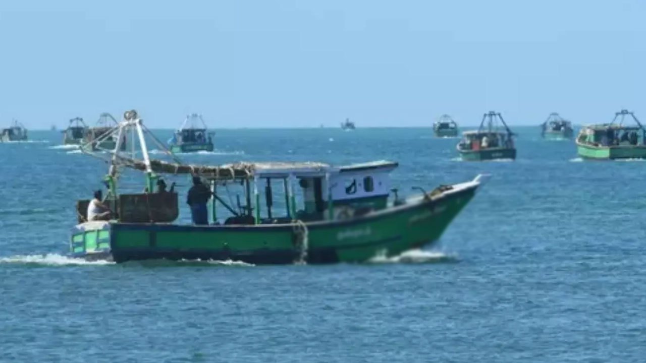 எல்லை தாண்டிய மேலும் 25 இந்திய மீனவர்கள் கைது