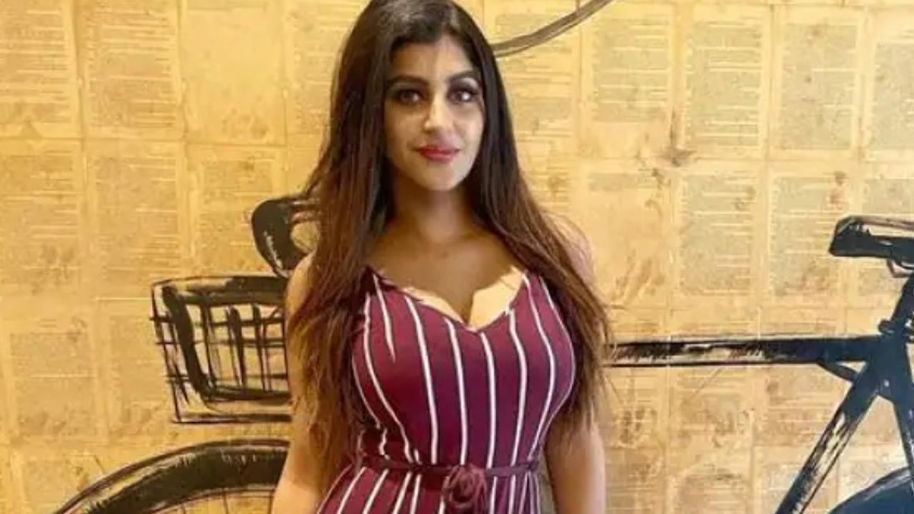 100 ரூபாய்க்காக அனைவரின் முன்னும் அந்த விடயத்தை செய்தேன்!