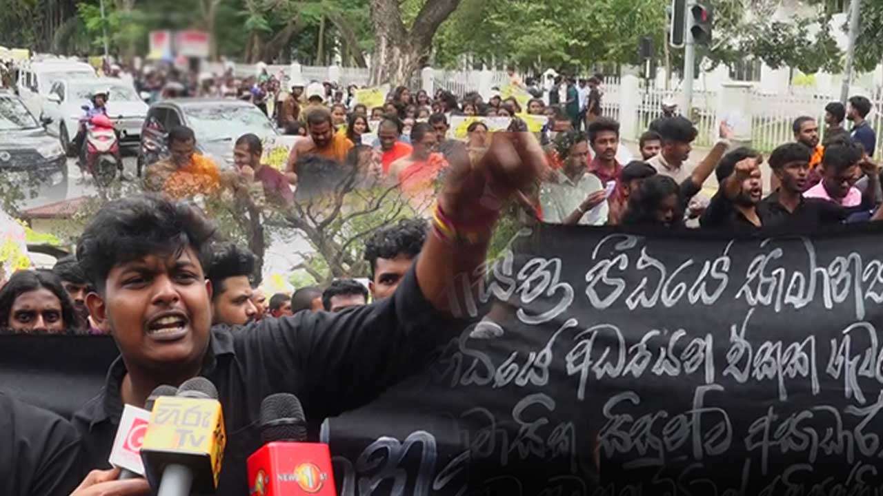 கொழும்பில் பல்கலை மாணவர்கள் ஆர்ப்பாட்டம்!