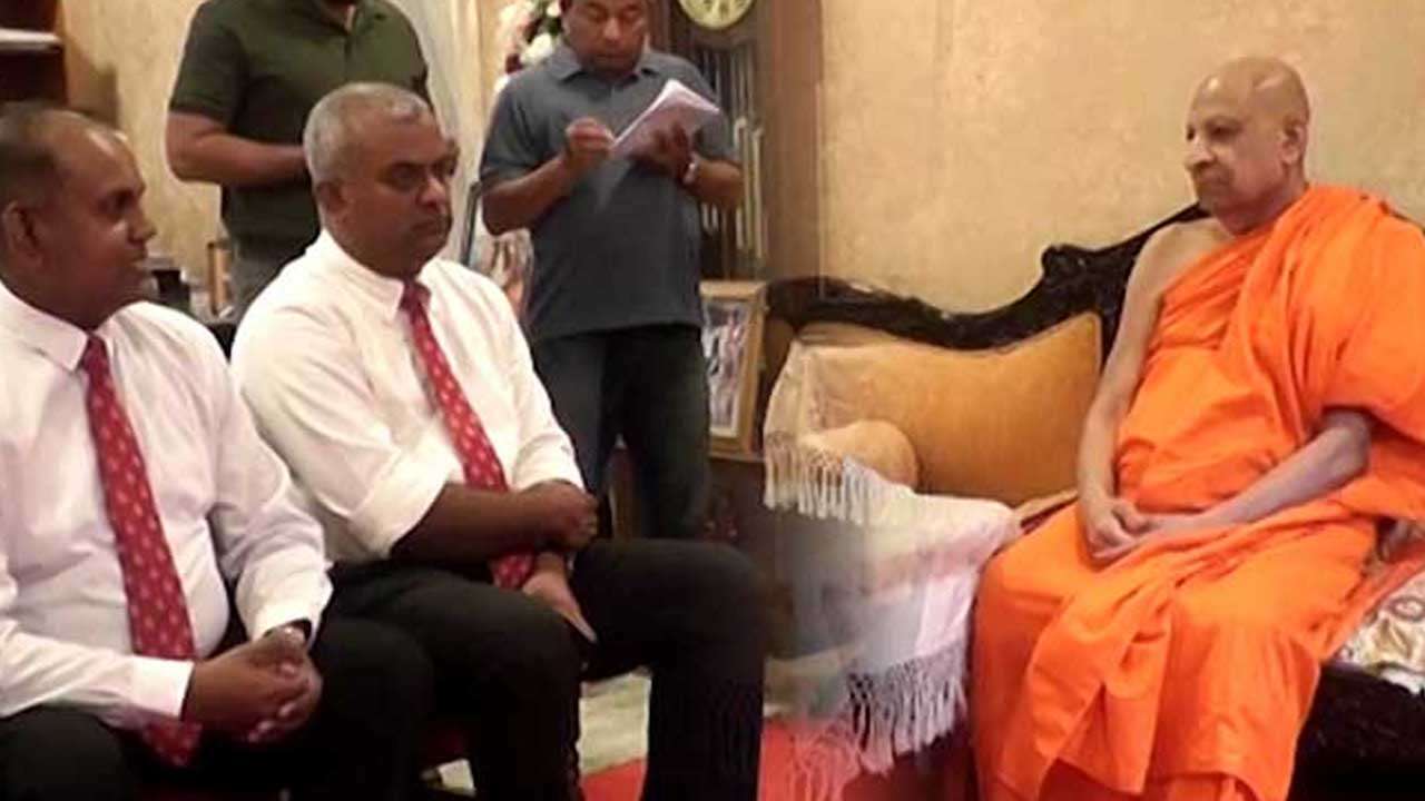 அரசாங்கத்தின் செயற்பாடு தொடர்பில் மல்வத்து, அஸ்கிரிய பீடங்கள் அதிருப்தி