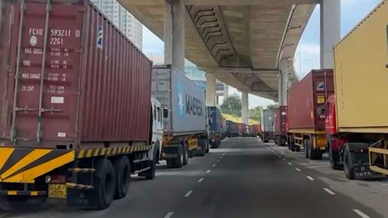 கொள்கலன் விடுவிப்பில் தாமதம்: துறைமுகப் பகுதியில் மீண்டும் நெரிசல்