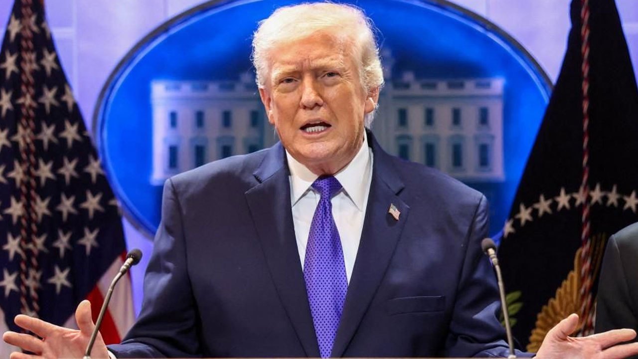 உச்ச நீதிமன்றத் தீர்ப்பைத் தொடர்ந்து உலகளாவிய புதிய வரியை விதித்த டிரம்ப்!