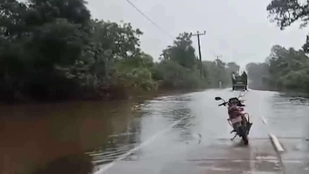 சோமாவதிய - சுங்காவில வீதி நீரில் மூழ்கியது