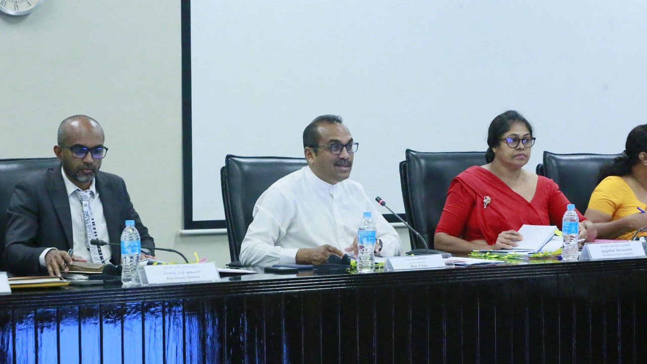 மோட்டார் வாகனச் சட்டத்தின் இரு அதிவிசேட வர்த்தமானி அறிவித்தல்களுக்கு அனுமதி