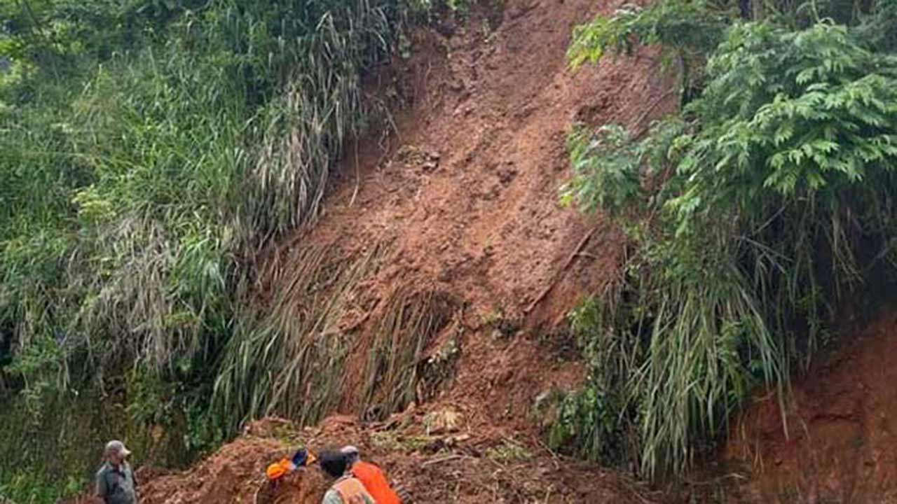 200 மி.மீ இற்கும் அதிக மழை: 4 மாவட்டங்களுக்கு 'வெளியேறுவதற்கான' சிவப்பு எச்சரிக்கை!