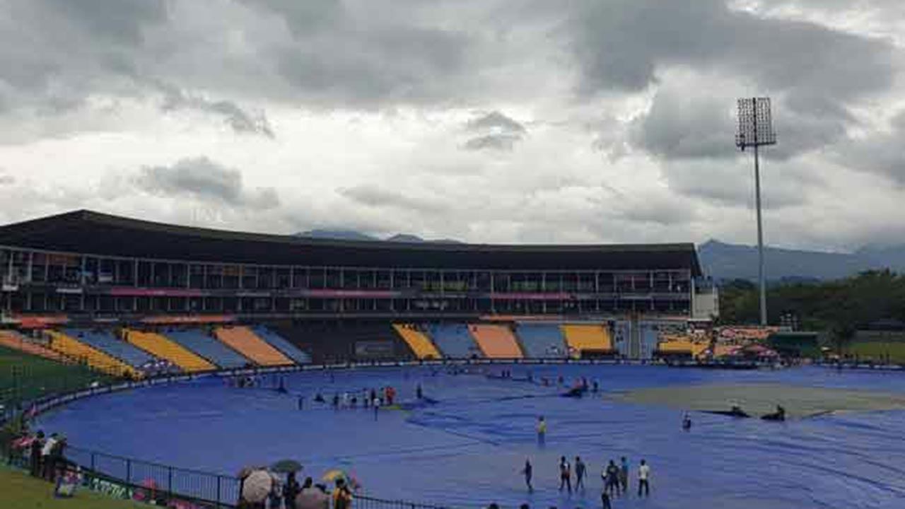 மழை அச்சுறுத்தலுக்கு மத்தியிலும் பல்லேகலயில் குவியும் ரசிகர்கள்!