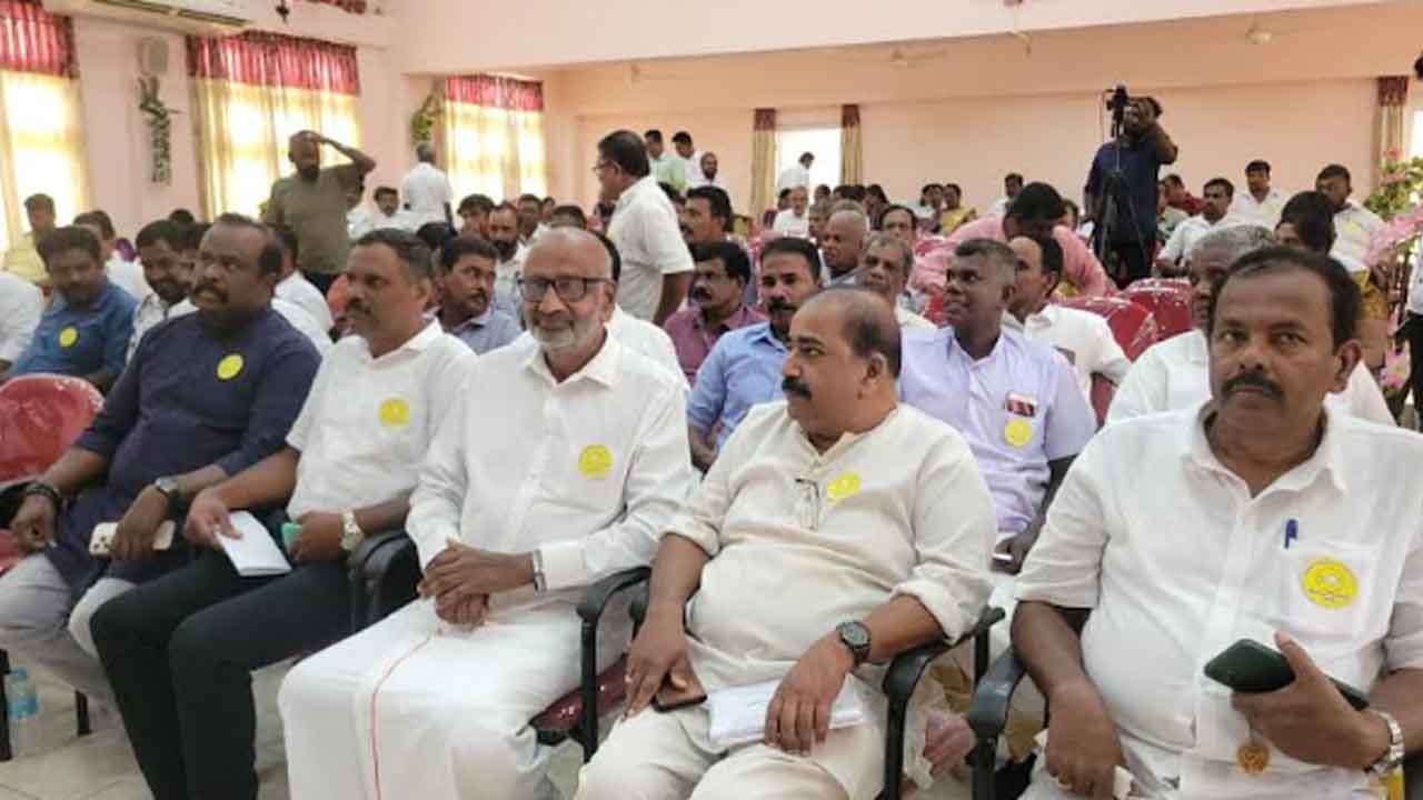 ஜனநாயக தமிழ் தேசிய கூட்டணியின் பேராளர் மகாநாடு சாவகச்சேரியில்!