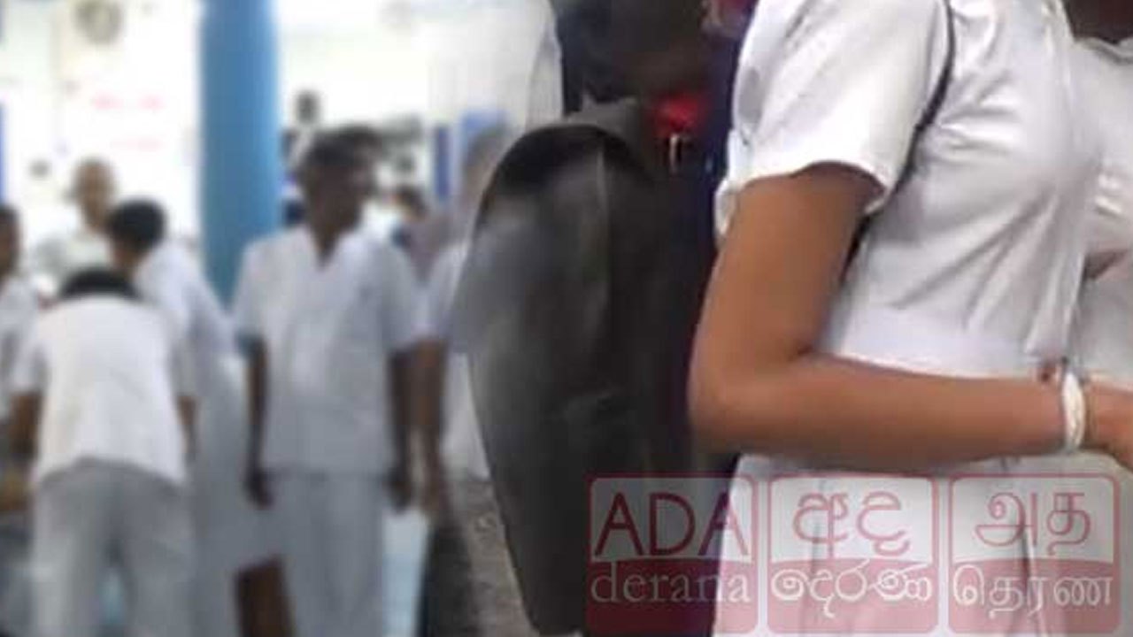 தந்தையினால் தாக்கப்பட்ட மாணவி: பரீட்சை எழுத உதவிய பொலிஸார்!