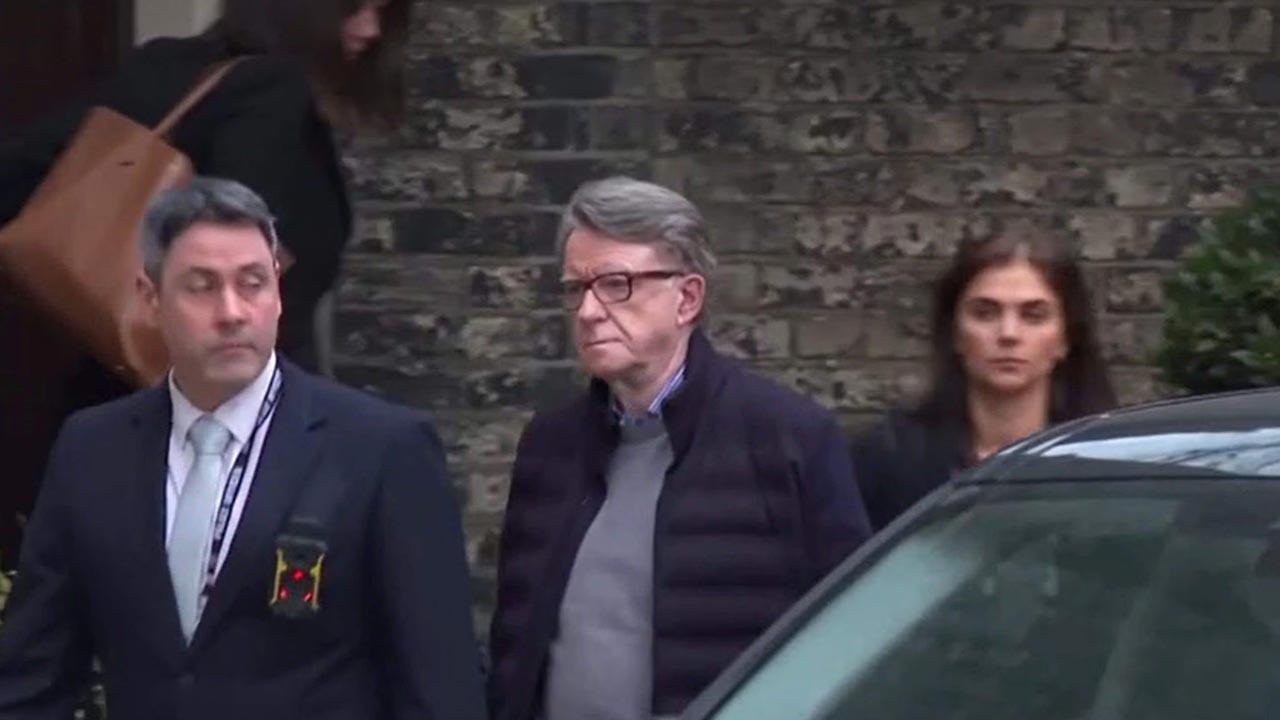 அமெரிக்காவுக்கான முன்னாள் பிரித்தானிய தூதுவர் லண்டனில் கைது