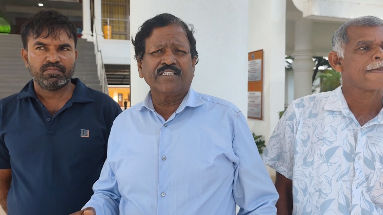 வயல் நிலங்களை ஊடறுத்து யானைவேலி அமைக்க முயற்சி!