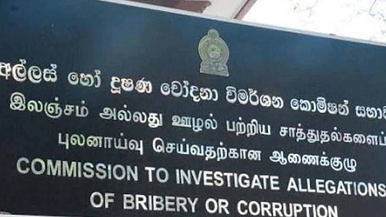  வர்த்தக அமைச்சின் முன்னாள் செயலாளர் உட்பட மூவர் கைது!