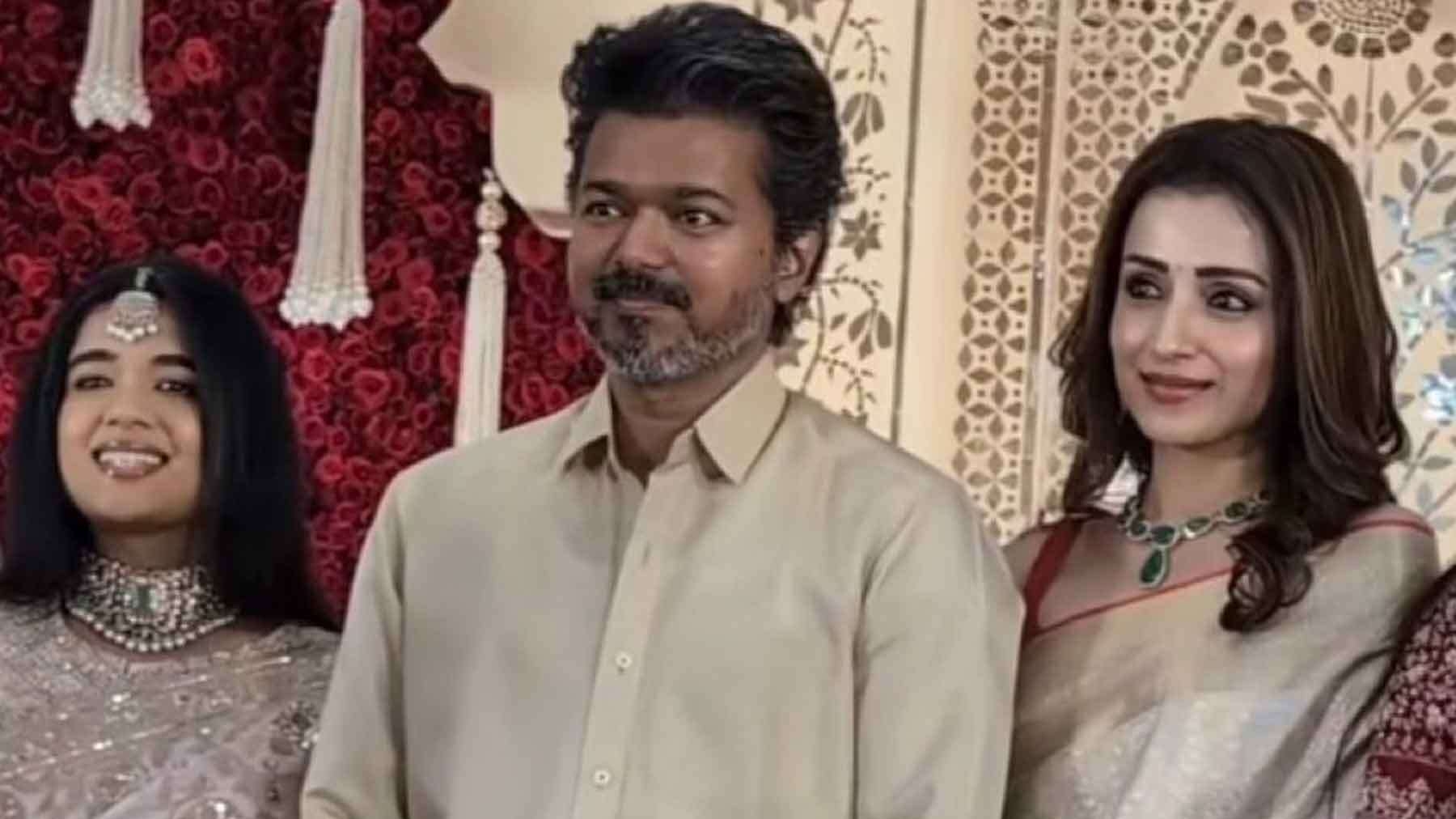 ஒரே காரில் சென்று திருமணத்தில் பங்கேற்ற விஜய், திரிஷா