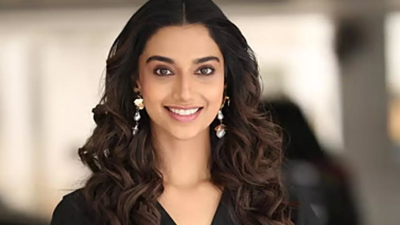 வருங்கால கணவருக்கு 100 ஏக்கர் நிலம் இருக்கணும்!