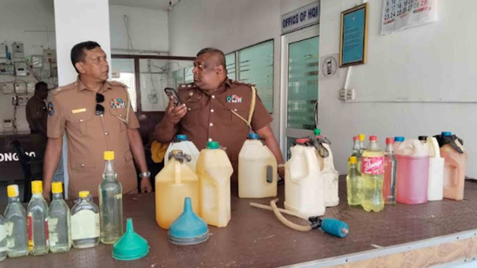 பெற்றோலை பதுக்கி விற்பனை செய்த பெண் கைது 