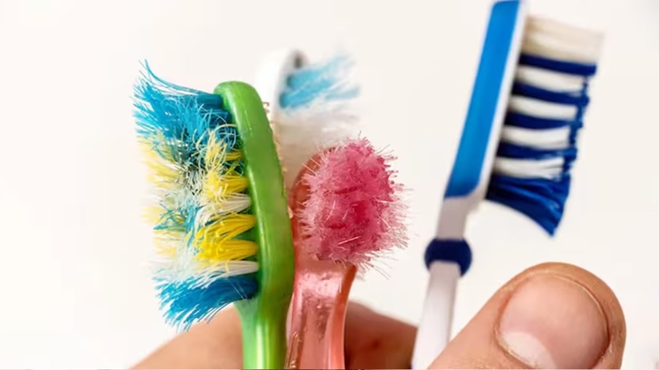 பழைய பல் துலக்கும் பிரெஷ்ஷுகளை தூக்கி எறியாதீங்க!