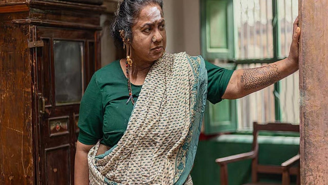 பாக்ஸ் ஆபிஸை தெறிக்கவிடும் ராதிகாவின் தாய்கிழவி