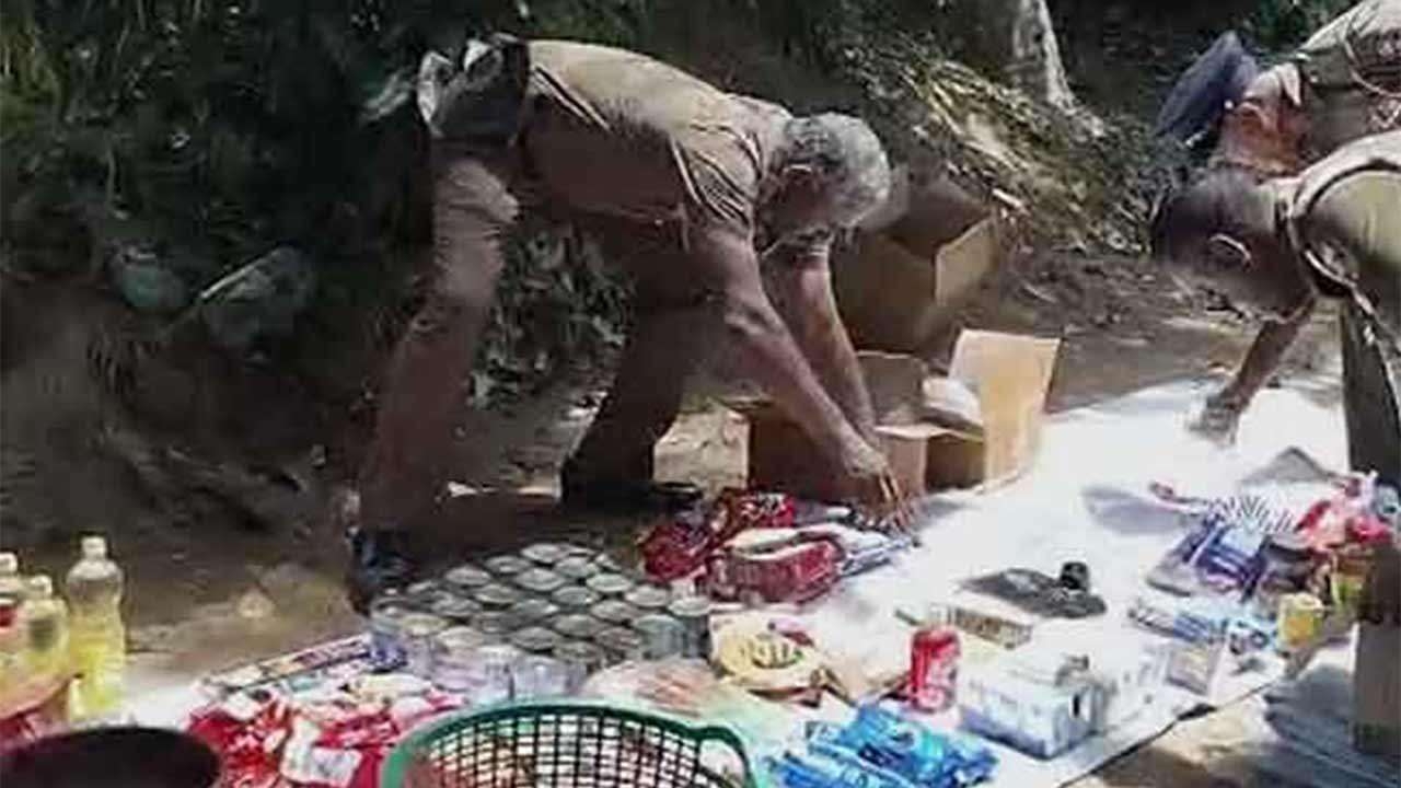 டித்வா நிவாரணப் பொருட்கள் அபகரிப்பு: 2 பெண் அதிகாரிகள் கைது