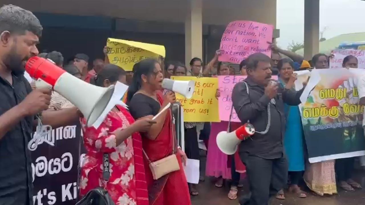 எமது வரலாற்றைச் சிதைக்கும் வகையில் செயல்பட்டு வருகிறார்கள்!