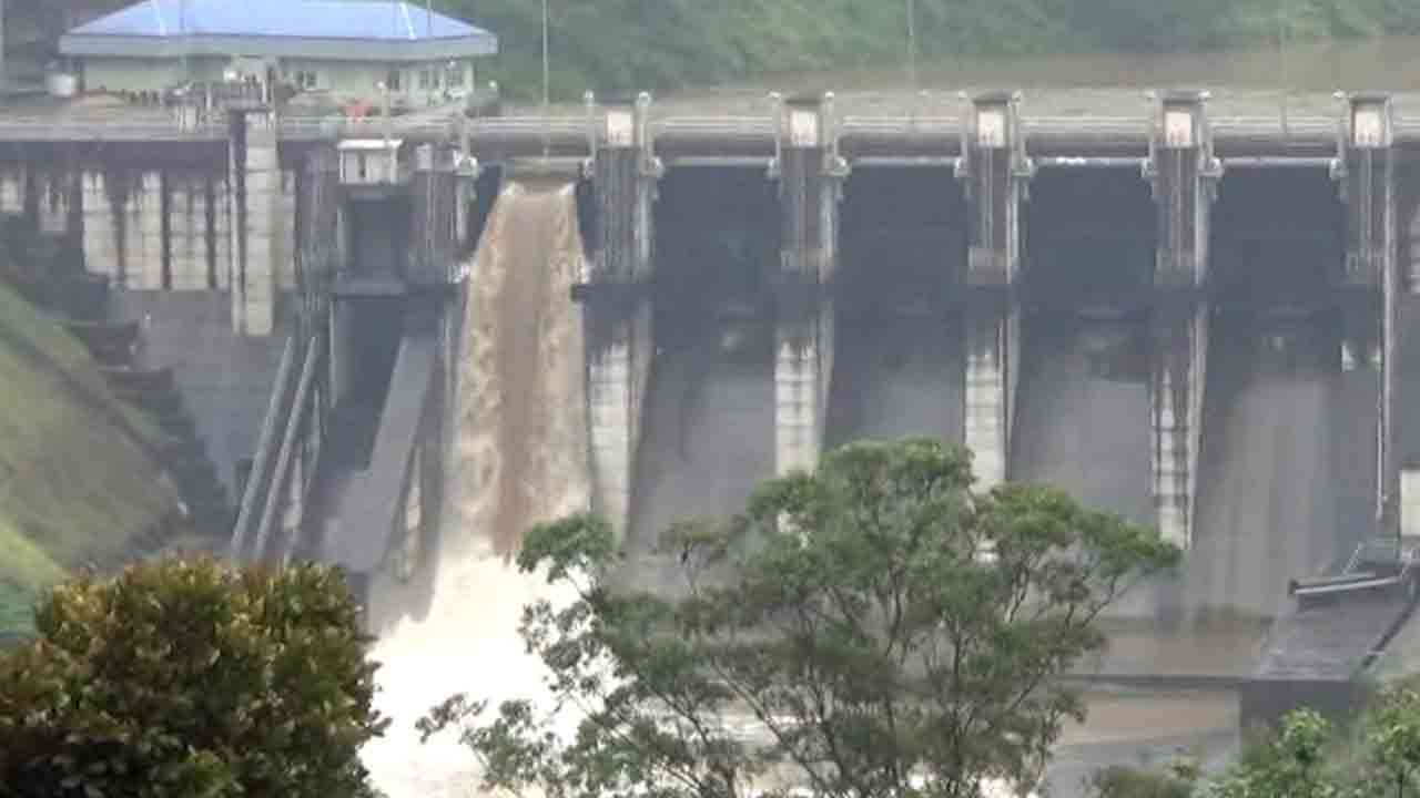 மேல் கொத்மலை நீர்தேக்கத்தின் வான்கதவு திறப்பு